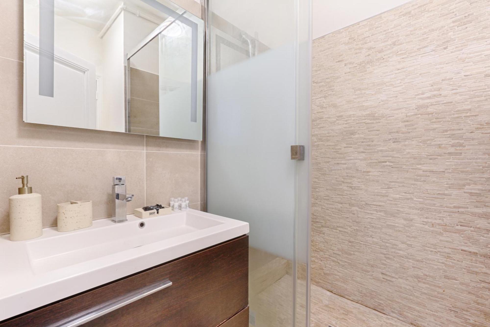 Victor Hugo Trocadero Luxury 4br Apartment *