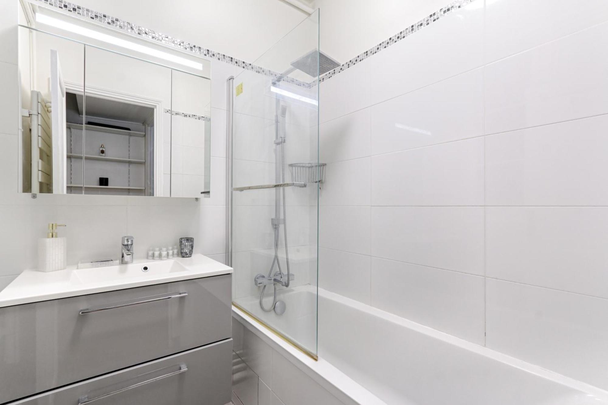 Apartment Victor Hugo Trocadero Luxury 4br Paris