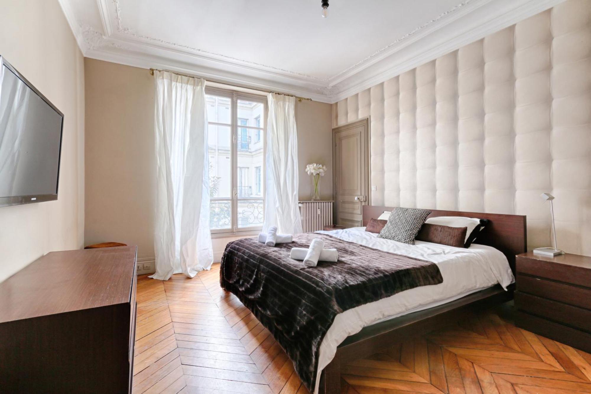 Victor Hugo Trocadero Luxury 4br Apartment